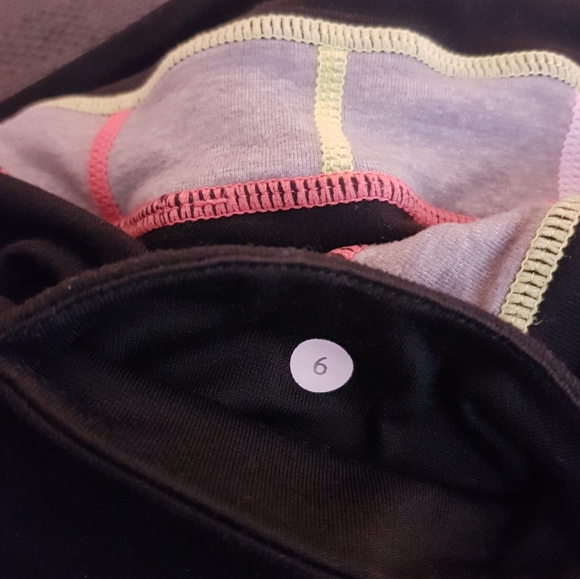 LULULEMON 6 Groove Crop Black Reversible Size 6 - Picture 10 of 10